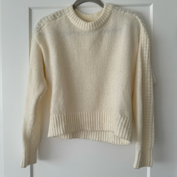 Abercrombie cream knit sweater - Picture 2 of 6